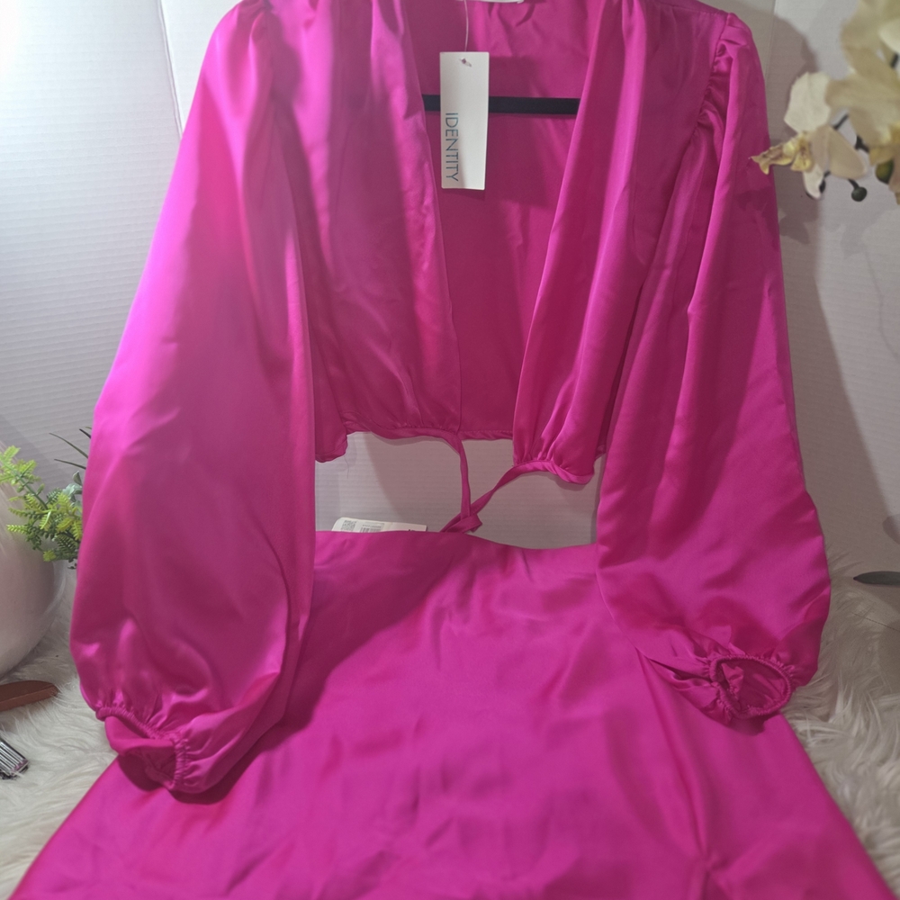 NWT Identity Boutique Fushia 2 Piece Silk Set Wrap Around Top With Skirt. Size L